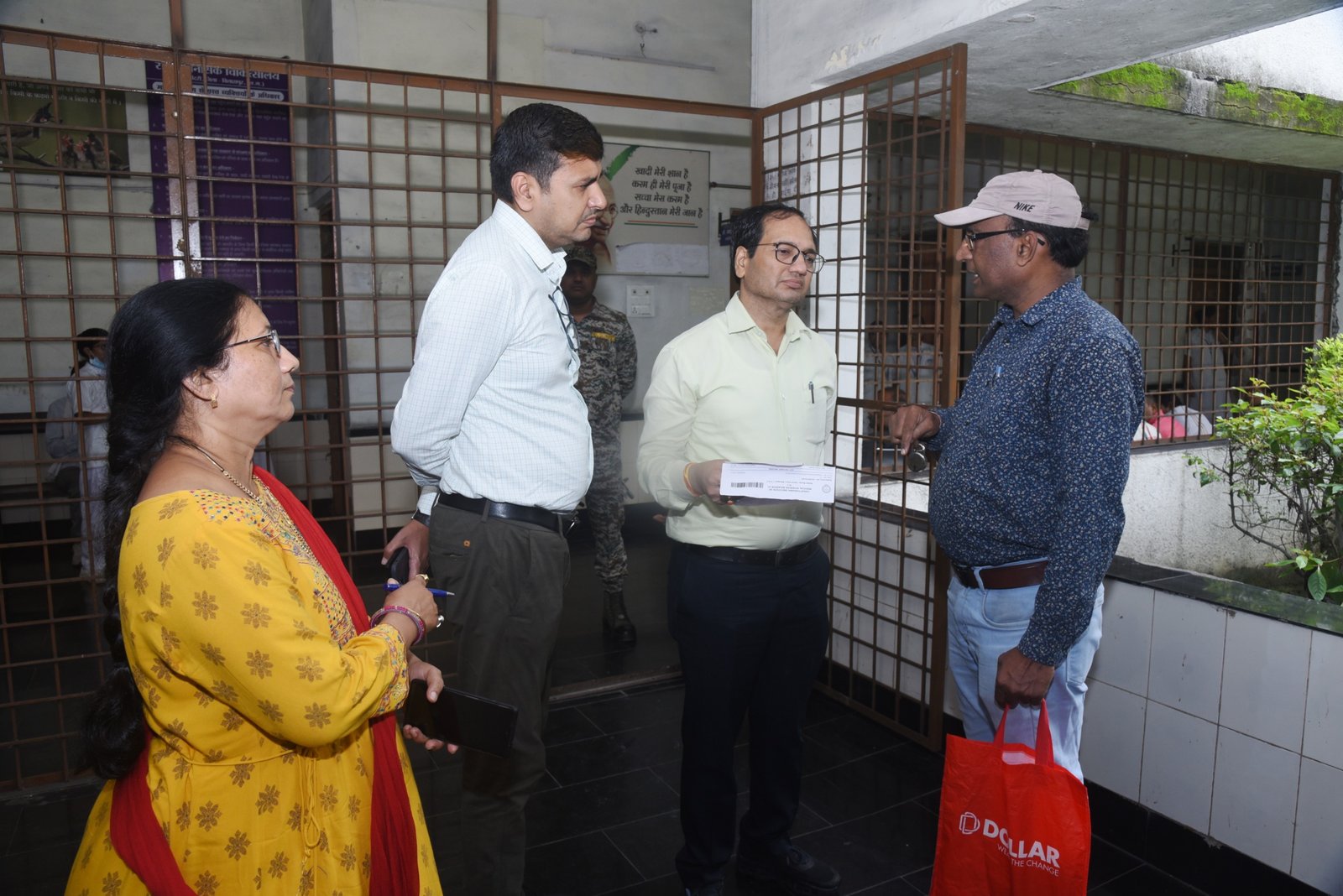 कलेक्टर ने राज्य मानसिक चिकित्सालय का किया औचक निरीक्षण… अस्पताल में उपलब्ध सुविधाओं का लिया जायजा l