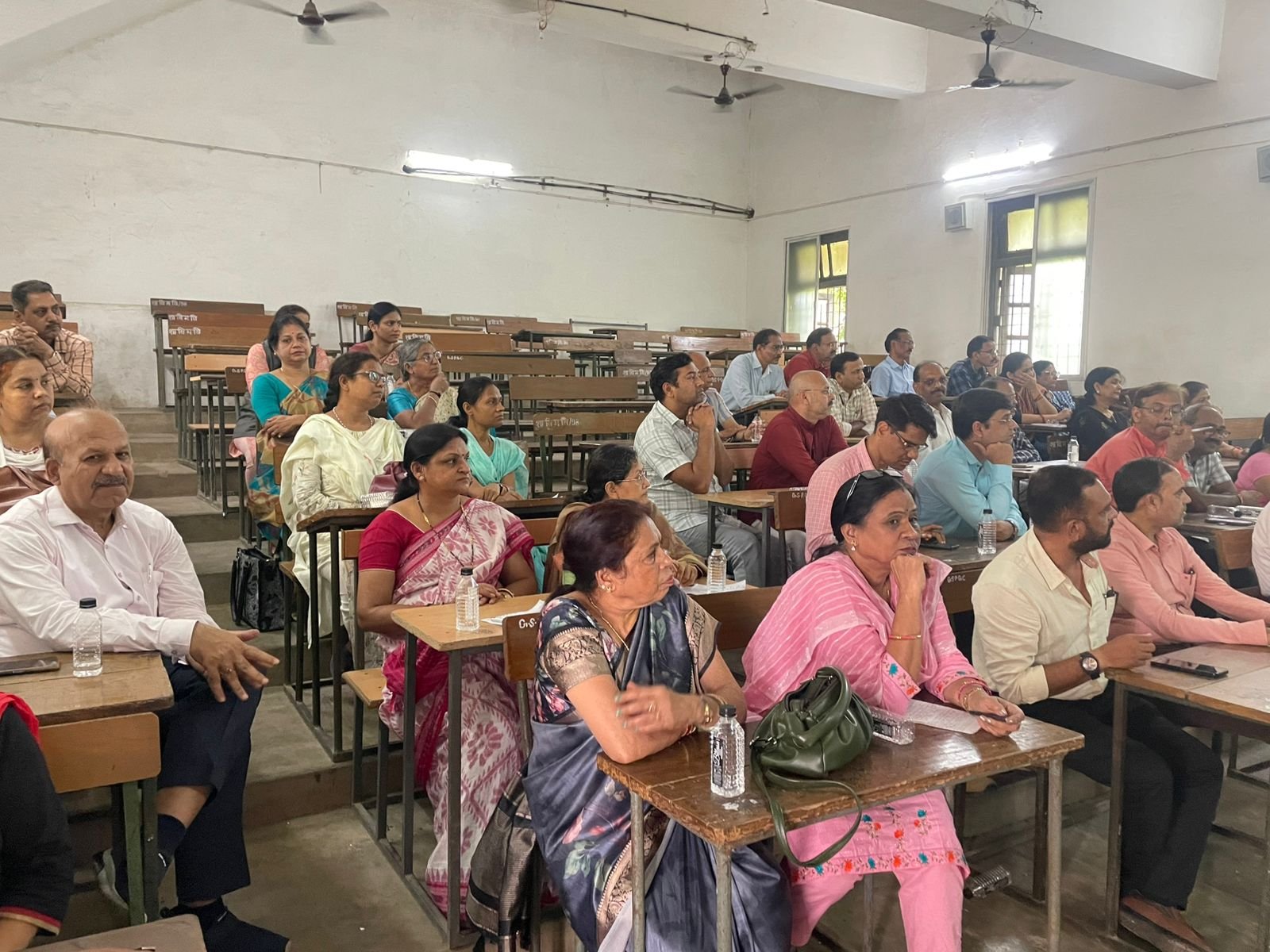 व्यापम द्वारा सभी परीक्षा केंद्रों में लगाए जाएंगे जैमर,पहुंचे सुरक्षा उपकरण, केंद्राध्यक्षों को दिया गया व्यापम निर्देशों का गहन प्रशिक्षण….. 