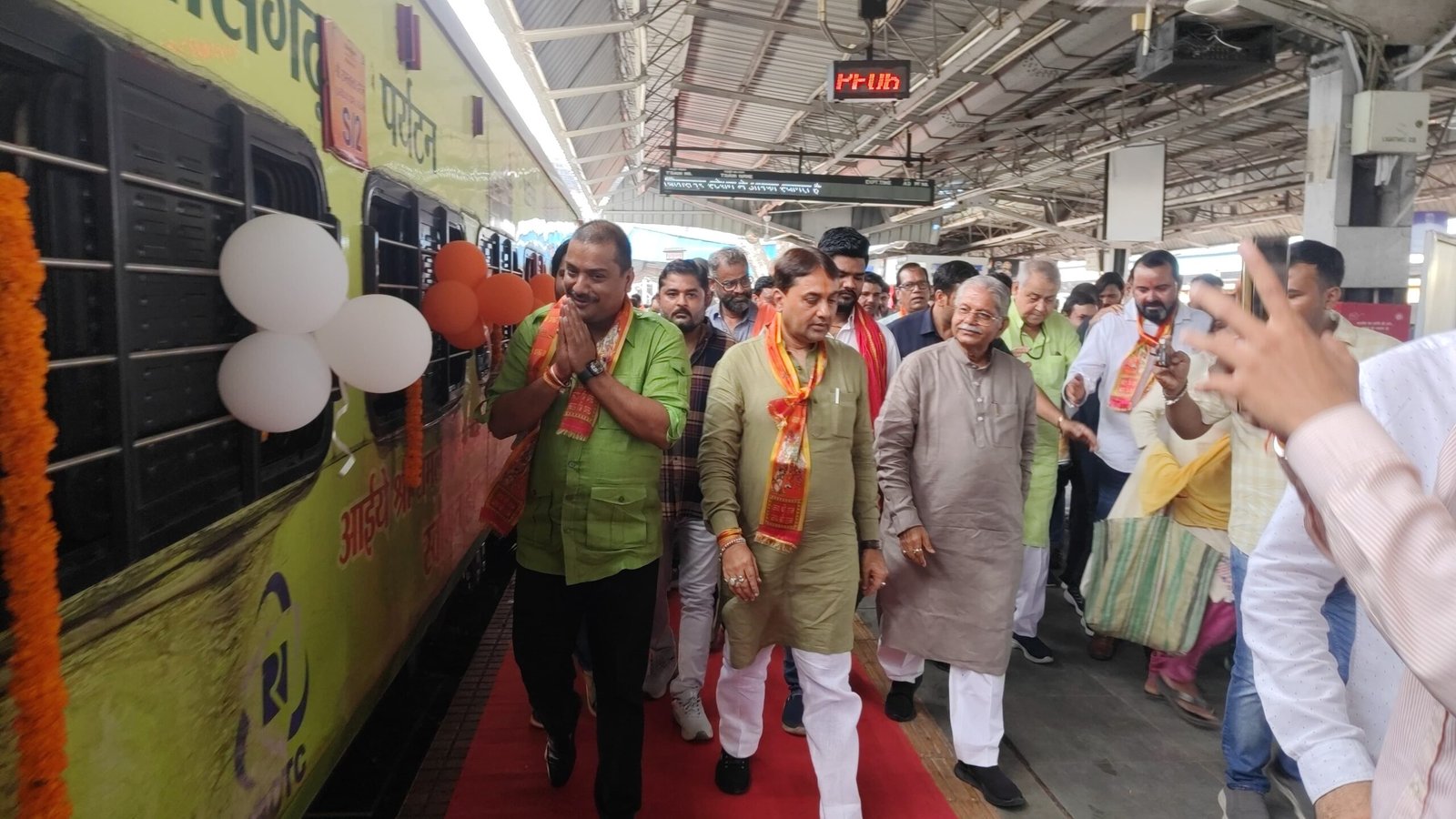 श्री रामलला दर्शन योजना : संभाग से 850 और जिले के 225 श्रद्धालु अयोध्या धाम के लिए हुए रवाना…. पर्यटन विभाग के अध्यक्ष और स्थानीय जनप्रतिनिधियों ने दिखाई हरी झंडी l