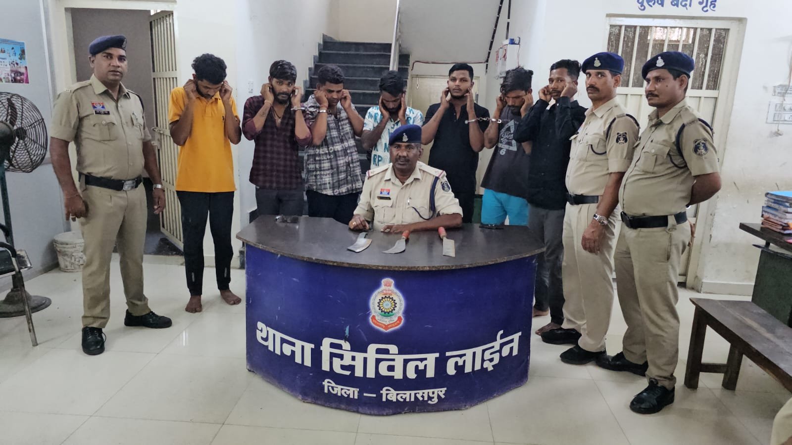 थाना सिविल लाइन द्वारा असामाजिक तत्वों के विरुद्ध कार्रवाई – अवैध हथियार जप्त एवं सार्वजनिक शांति हेतु प्रतिबंधात्मक उपाय….. 