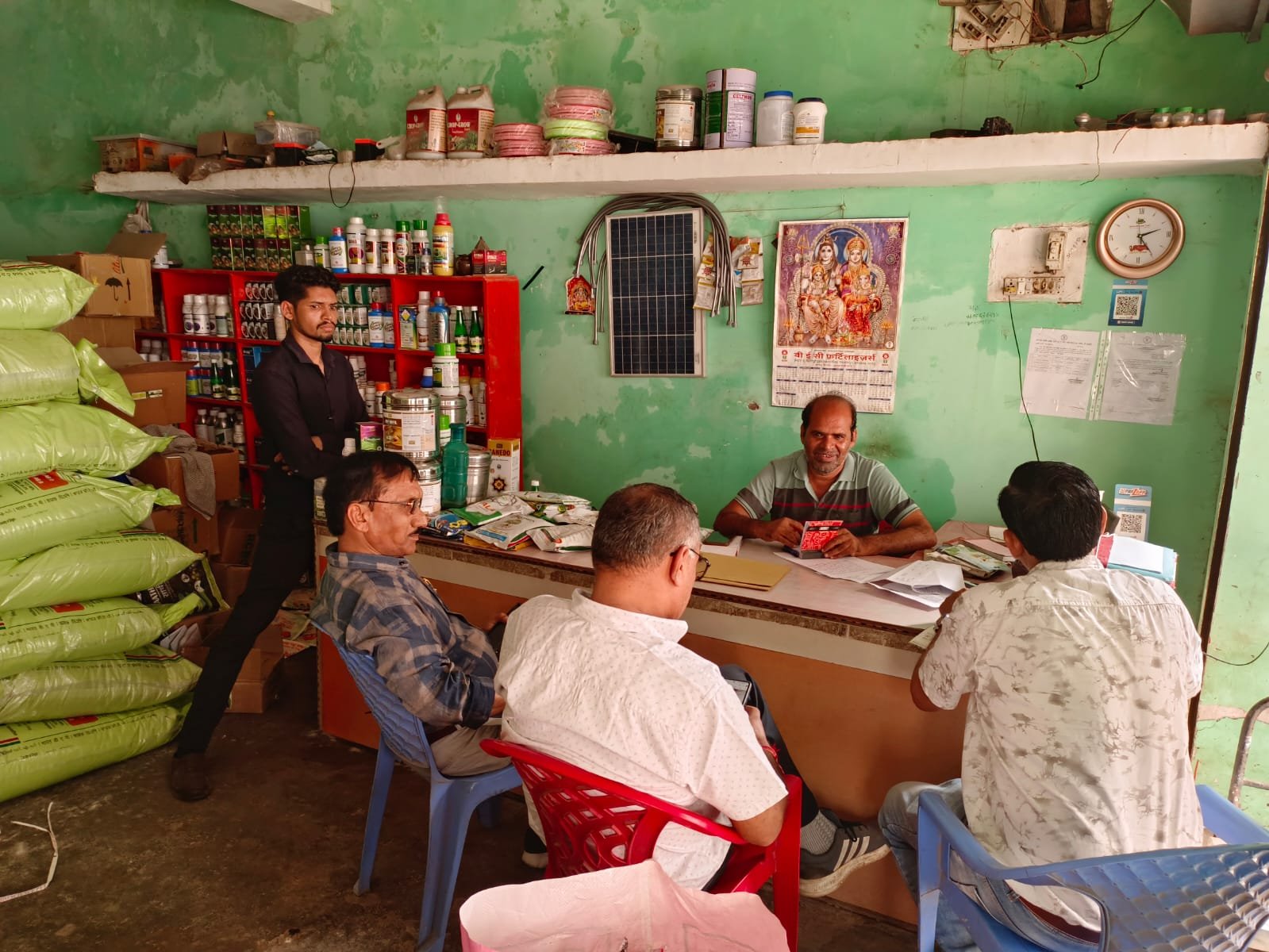 कृषि विभाग की बड़ी कार्रवाई, 3 दुकानों के लायसेंस 21 दिनों के लिए निलंबित….. 