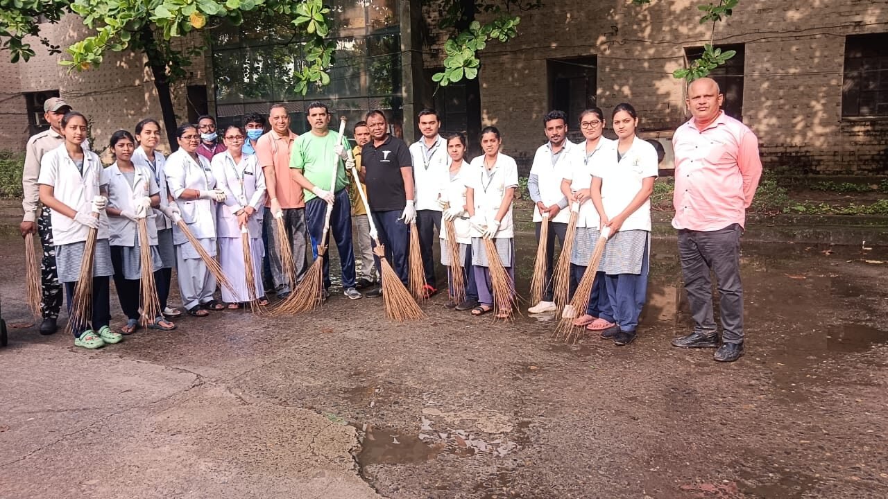 सिम्स परिसर में स्वच्छता अभियान का सफल आयोजन…. 