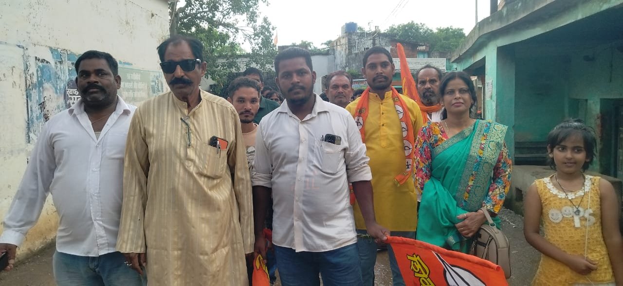 मल्हार मे बाजे ढ़ोल के साथ शिव सैनिकों ने निकाली चुनरी यात्रा……