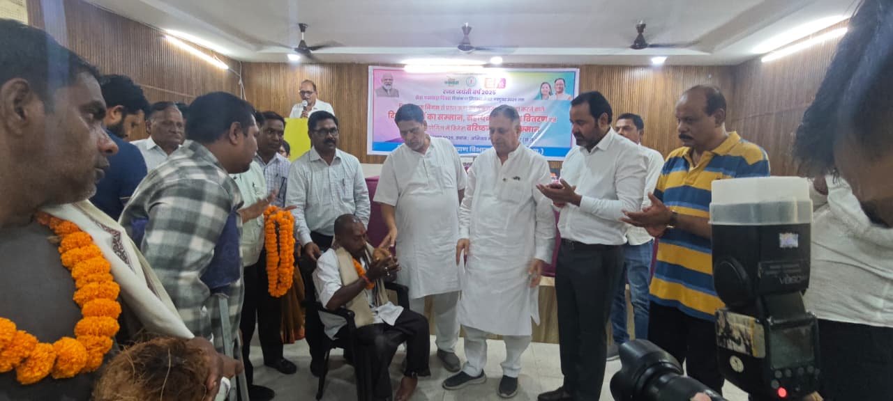 ऋण चुकता कर चुके निशक्त जनों का रजत जयंती समारोह में किया गया सम्मान, अध्यक्ष  लोकेश कावड़िया के मुख्य आतिथ्य में हुआ कार्यक्रम….. 