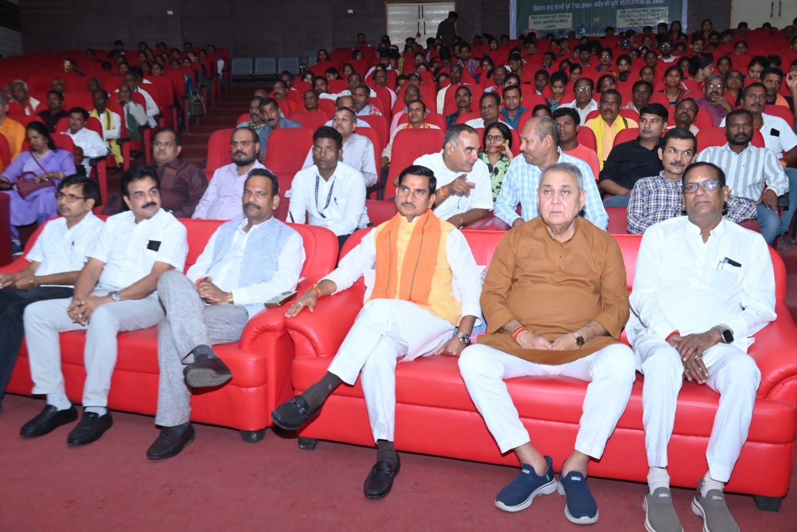 प्रधानमंत्री धन धान्य कृषि योजना,दलहन आत्मनिर्भरता मिशन एवं अन्य कार्यक्रमों के शुभारम्भ का लाइव प्रसारण सम्पन्न, केंद्रीय राज्यमंत्री विधायक और जिला पंचायत अध्यक्ष हुए शामिल l