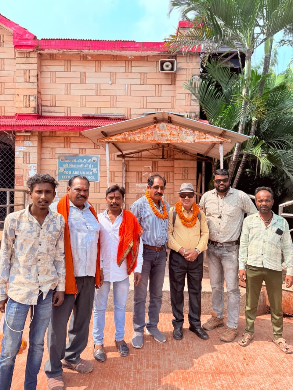 शिवसैनिकों के द्वारा आतिशबाज़ी एवम बाजे गाजे के साथ प्रदेश महासचिव सुनील कुमार झा का हुआ भव्य स्वागत…. 